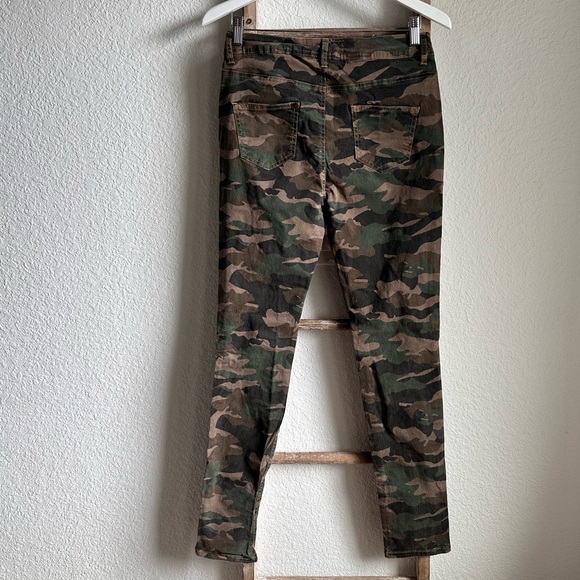 Soho Babe Distressed Camo Skinny Pants sz: 7 - Picture 6 of 7